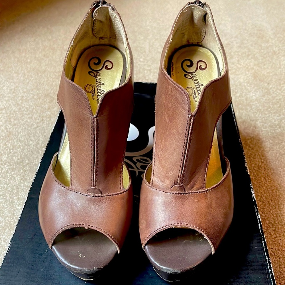 Seychelles brown wedge sandals
